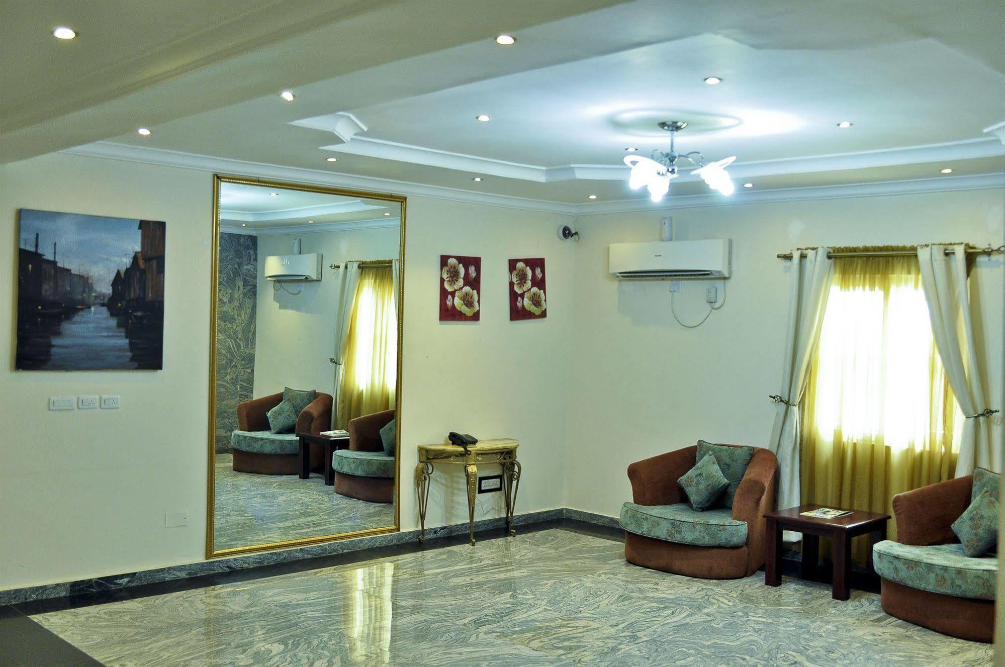 Aes Luxury Apartments Αμπούζα Εξωτερικό φωτογραφία